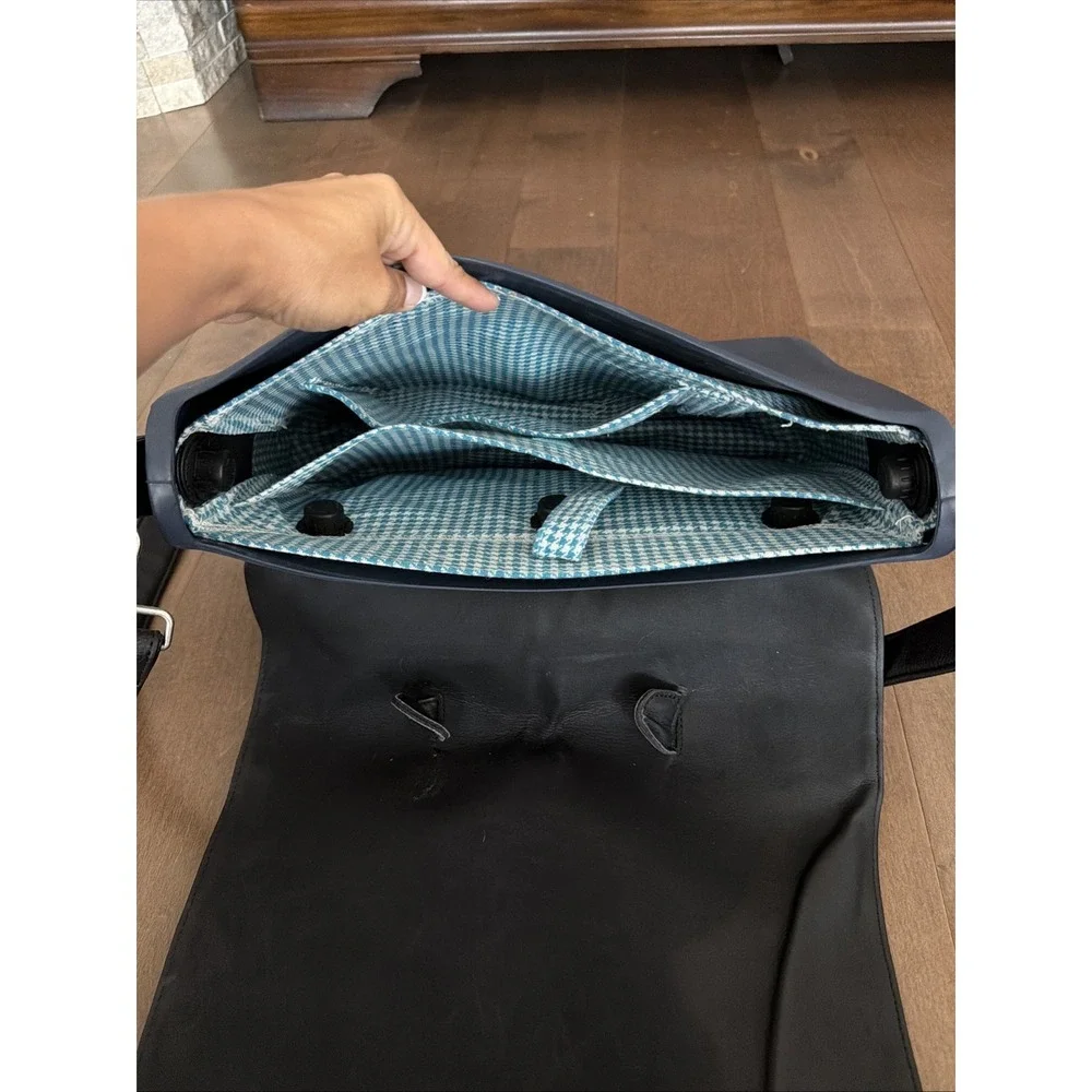 O-bag Messenger Bag Rubber Bag Black Used Italian Fashion